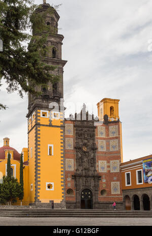 Il Templo conventuali de las Cinco Llagas de San Francisco, un secolo xvi chiesa cattolica romana a Puebla, in Messico. Foto Stock