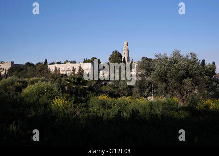 Vista della Dormizione abbazia benedettina sul Monte Sion, la città vecchia di Gerusalemme Est Israele Foto Stock