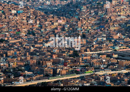 Vista aerea di el agustino del distretto di lima città. il Perù. Foto Stock