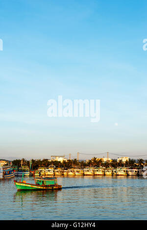 Il Sud Est Asiatico, il Vietnam Phu Quoc island, Duong Dong città portuale, barche da pesca Foto Stock