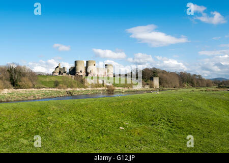 Rhuddlan Castle in Denbighshire costruito da Edward 1° 1277-1282 sulle rive del fiume Clwyd Foto Stock