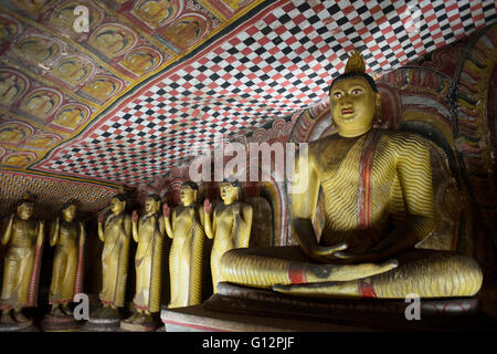 Grotta di templi, Sito Patrimonio Mondiale dell'UNESCO, Dambulla, Nord provincia centrale, Sri Lanka, Asia Foto Stock