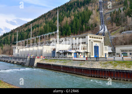 Centrale idroelettrica Usine Electrique de Malgovert, sul fiume Isère in Bourg-Saint-Maurice, Francia Foto Stock