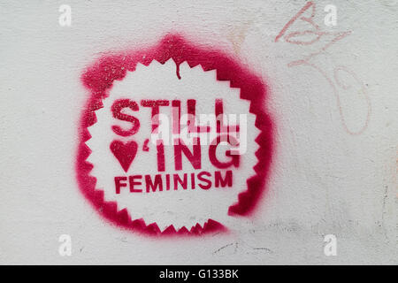 Graffiti femminista su una parete Foto Stock