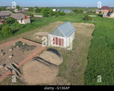 Vista superiore del garage in un appezzamento di terreno privato Foto Stock