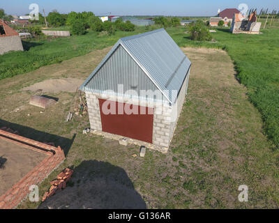 Vista superiore del garage in un appezzamento di terreno privato Foto Stock
