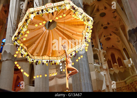 Altare Maggiore, Basilica e chiesa espiatorio della Santa Famiglia, Basílica i Temple Expiatori de la Sagrada Família, Barcellona Foto Stock