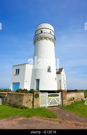 Il vecchio faro a Hunstanton il primo riflettore parabolico che qui è stato costruito in 1776 Norfolk England Regno Unito Foto Stock