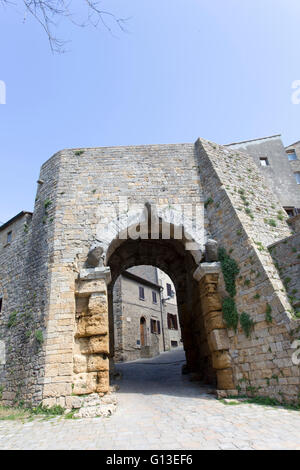 Porta (gate) entrata in San Gimignano, Italia Foto Stock