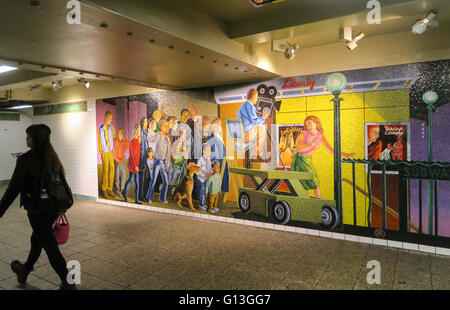 Passaggio della metropolitana a Times Square a New York City, Stati Uniti d'America Foto Stock