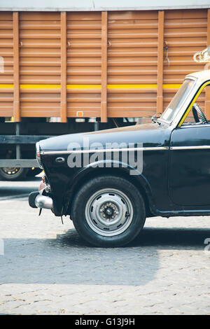 Dettaglio di una vecchia auto in Mumbai in India Foto Stock