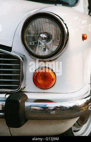 Dettaglio di una vecchia auto in Mumbai in India Foto Stock