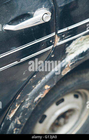 Dettaglio di una vecchia auto in Mumbai in India Foto Stock