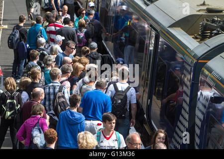 Busto stazione ferroviaria e piattaforma Foto Stock