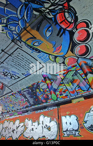 Arte dei graffiti in Leake St tunnel, Londra. Noto anche come Banksy Tunnel o Tunnel di Graffiti. Foto Stock