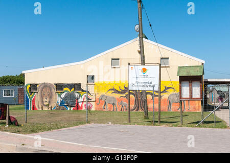 RHEENENDAL, SUD AFRICA - 4 Marzo 2016: sala della comunità con i cinque grandi dipinti sui muri in Rheenendal Foto Stock