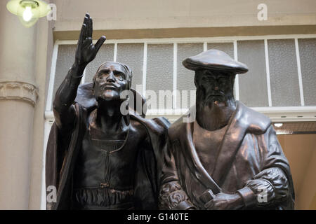 Statue di Faust e Mephisto in Auerbachs Keller, Leipzig Foto Stock