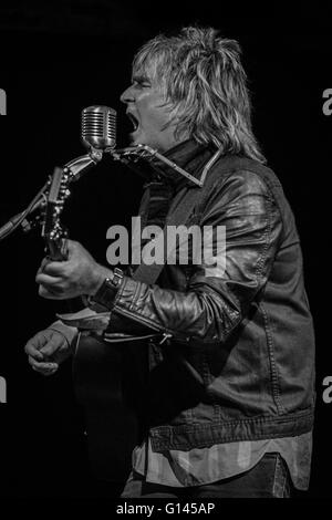 MIKE PETERS PRESENTA L'ALLARME SPIRITO DI 86 dichiarare la Tua forza Tour 2016 Foto Stock