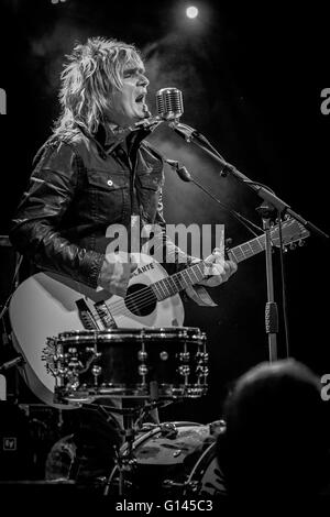 MIKE PETERS PRESENTA L'ALLARME SPIRITO DI 86 dichiarare la Tua forza Tour 2016 Foto Stock