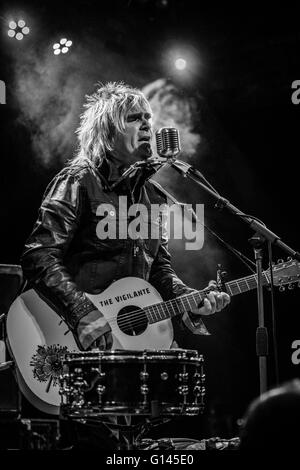 MIKE PETERS PRESENTA L'ALLARME SPIRITO DI 86 dichiarare la Tua forza Tour 2016 Foto Stock