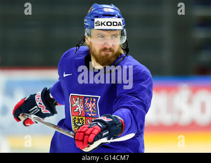 Mosca, Russia. 08 Maggio, 2016. Lukas Kaspar della Repubblica ceca in azione durante la sessione di formazione della Czech National Hockey Team durante i Campionati Mondiali di hockey su ghiaccio a Mosca, in Russia, in data 8 maggio 2016. © Roman Vondrous/CTK foto/Alamy Live News Foto Stock