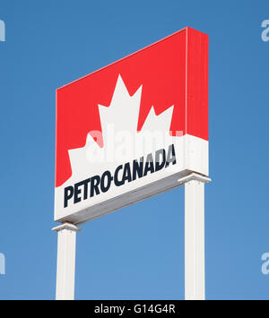 STEWIACKE, Canada - 07 gennaio 2016: Petro-Canada stazione carburante segno. Foto Stock