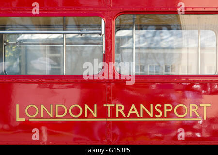 L'AEC Routemaster, Londra double decker bus rosso dettaglio. Classe RCL Foto Stock