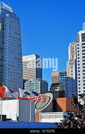 San Francisco, Yerba Buena: lo skyline della città con vista del Museo di Arte Moderna MOMA edificio, progettato dall'architetto svizzero Mario Botta Foto Stock