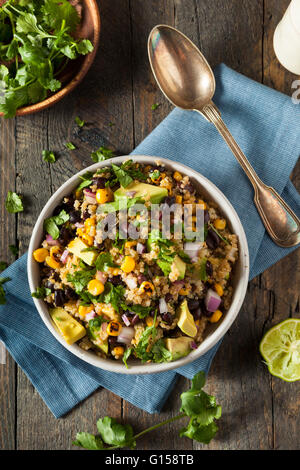 In casa messicano sudoccidentale di Quinoa con insalata di fagioli e mais Il coriandolo Foto Stock