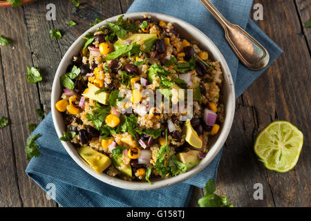 In casa messicano sudoccidentale di Quinoa con insalata di fagioli e mais Il coriandolo Foto Stock