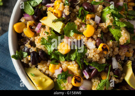 In casa messicano sudoccidentale di Quinoa con insalata di fagioli e mais Il coriandolo Foto Stock