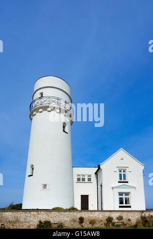 Il vecchio faro a Hunstanton il primo riflettore parabolico che qui è stato costruito in 1776 Norfolk England Regno Unito Foto Stock