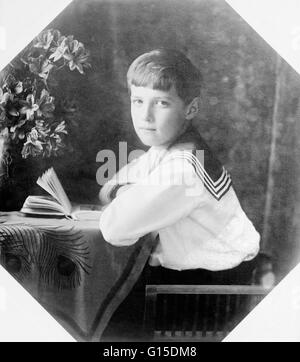 Alexei, circa 1910 - 1915. Alexei Romanov (12 agosto 1904 - 17 luglio 1918), il giovane erede, fu afflitto con emofilia B, una malattia ereditaria che impedisce al sangue di coagulazione correttamente, che a quel tempo era incurabile e di solito portato ad un untimel Foto Stock
