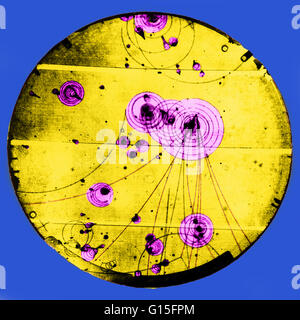 Questa immagine di un protone-photon collisione è stata ottenuta con una camera a bolle presso lo Stanford Linear Accelerator Center (SLAC), che mostra la collisione tra un nucleo di idrogeno (protoni) e ad alta energia fotone. La collisione ha avuto luogo nell'area a Foto Stock