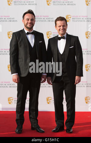 Londra, Regno Unito. 8 maggio 2016. Ant & Dec, Anthony McPartlin e Declan Donnelly. Tappeto rosso arrivi della celebrità per la House of Fraser British Academy Awards televisivo presso la Royal Festival Hall. Foto Stock