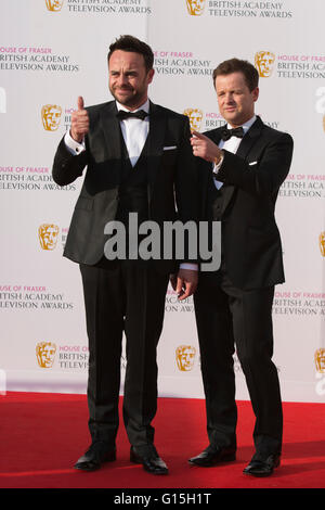 Londra, Regno Unito. 8 maggio 2016. Ant & Dec, Anthony McPartlin e Declan Donnelly. Tappeto rosso arrivi della celebrità per la House of Fraser British Academy Awards televisivo presso la Royal Festival Hall. Foto Stock