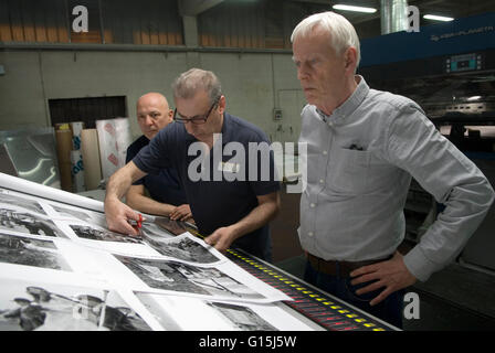 Stampanti italiano italia E B S Verona. Dewi Lewis un Italiano English photo book editore controllo qualità HOMER SYKES Foto Stock