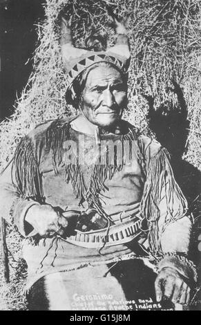 Geronimo "uno che sbadiglia' (Giugno 16, 1829 - 17 febbraio 1909) era un nativo americano leader del Chiricahua Apache che hanno combattuto contro il Messico e gli Stati Uniti per la loro espansione in Apache terre tribali per diversi decenni durante le guerre Apache. Egli Foto Stock