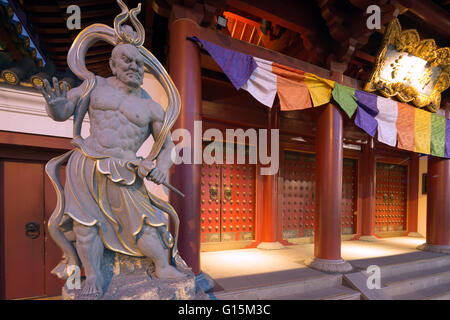 Custode statua, del Dente del Buddha tempio reliquia, Chinatown, Singapore, Sud-est asiatico, in Asia Foto Stock