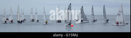 Inizio della vela dinghy gara, North Berwick Foto Stock