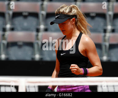 Roma, Italia. Il 10 maggio, 2016. Eugenia Bouchard del Canada reagisce durante la prima partita del Campionato Italiano Open di tennis della BNL2016 torneo contro Jelena Jankovic della Serbia al Foro Italico a Roma, Italia, 10 maggio 2016 Credit: agnfoto/Alamy Live News Foto Stock