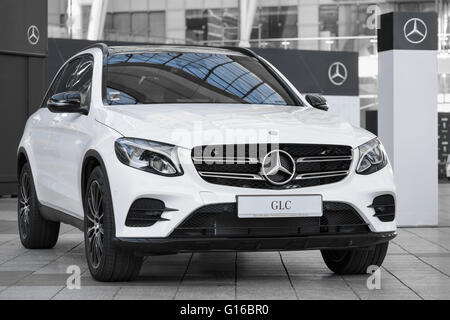 Modello moderno di prestigiosi Mercedes-Benz GLC-classe crossover SUV. Foto Stock