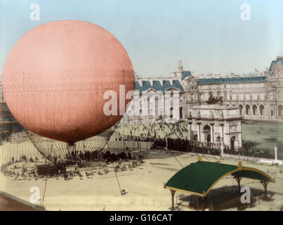 Giffard il palloncino prima ascensione, 1878. Foto scattata dalle rovine del palazzo delle Tuileries, mostrando il cortile delle Tuileries, l'Arc de triomphe du Carrousel, la Place du Carrousel e l'ala nord del Palazzo del Louvre. Henri Giffard (Febbraio 8, 182 Foto Stock