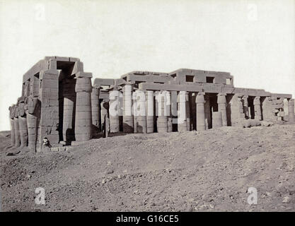 Resti del tempio di Ramses II, fotografata da Maison Bonfils, circa 1867-1885. Il Ramesseum è il memorial temple (o tempio mortuario) del faraone Ramses II. Si trova nella necropoli tebana in Alto Egitto, attraverso il fiume Nilo dal moderno c Foto Stock