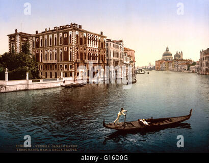 Il Grand Canal costituisce uno dei principali acqua corridoi di traffico nella città. Il trasporto pubblico è fornito dall'acqua di autobus private e i taxi d'acqua, e i molti turisti che esplora il canale in gondola. In corrispondenza di una estremità del canale sfocia nella laguna vicino al Santa Luc Foto Stock