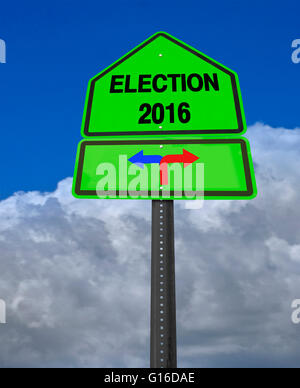 Segno concettuale elezione 2016 a sinistra o a destra sul drammatico cielo blu Foto Stock