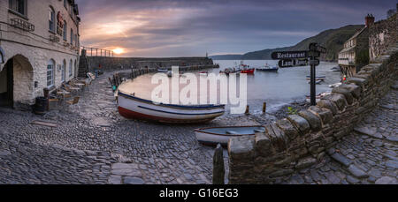 Clovelly Harbour Alba Foto Stock