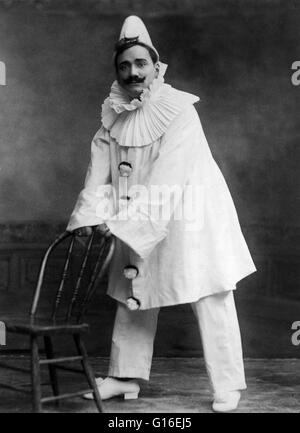 Caruso vestito come il clown, in "Pagliacci". Enrico Caruso (Febbraio 25, 1873 - 2 agosto 1921) era un italiano Tenore lirico. Ha cantato per grandi consensi presso i principali teatri lirici dell Europa e delle Americhe, che figurano in una grande varietà di ruoli dal Ita Foto Stock