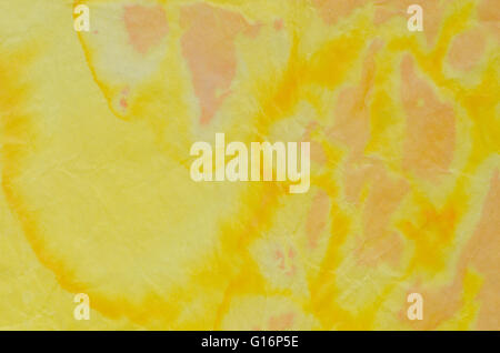 Verniciato giallo carta crespa texture di sfondo Foto Stock