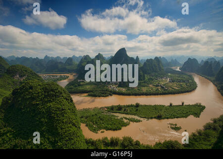 Birdseye vista del fiume Li da Xianggong montagna, Xingping, Guangxi Regione autonoma, Cina Foto Stock